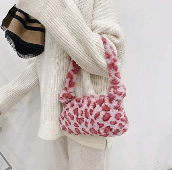 תיק יד או צד בעיצוב נדיר